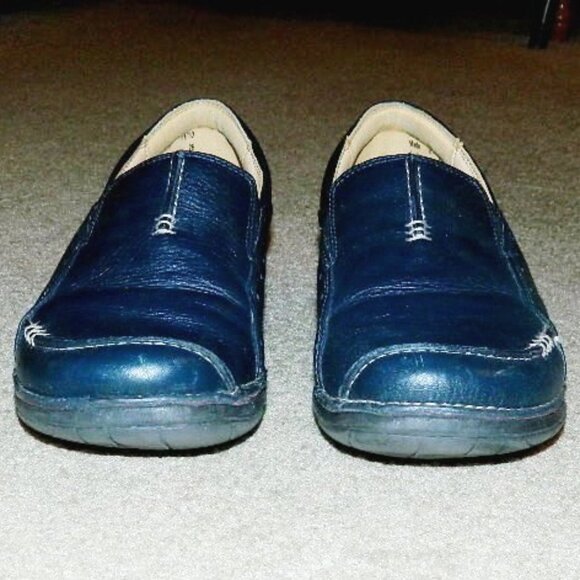 Women's CLARKS Structured Loafers Size 8 Medium Navy Blue Leather Slip-Ons - Picture 6 of 12
